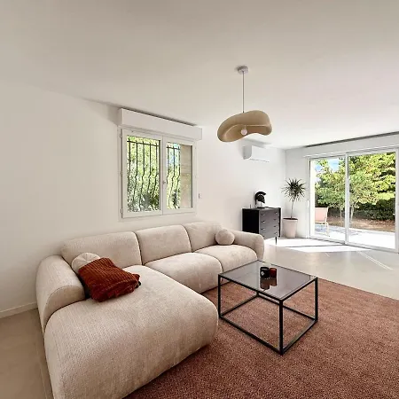 Maison Moderne, 4 Avec Piscine à *